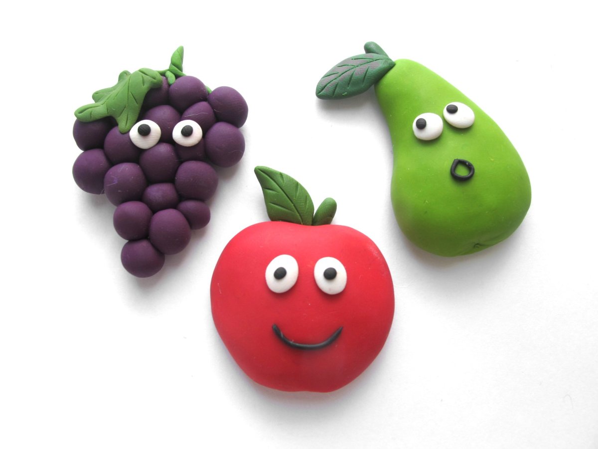 Пластилин от 1 года. Лепка овощей и фруктов. Овощи и фрукты из пластилина. Поделки из пластилина. Поделки из пластилина для детей.