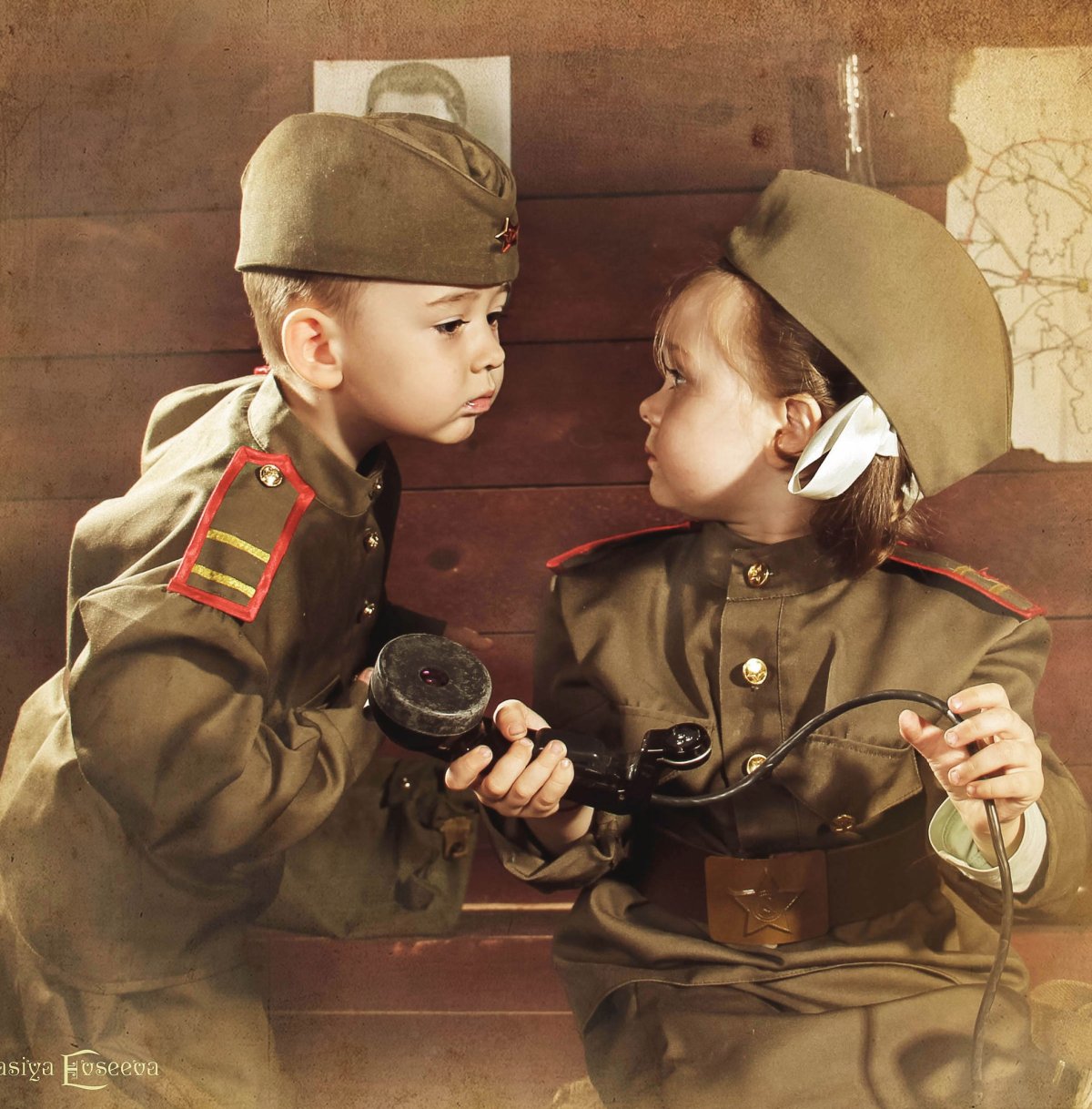Дети в военной форме на 9 мая