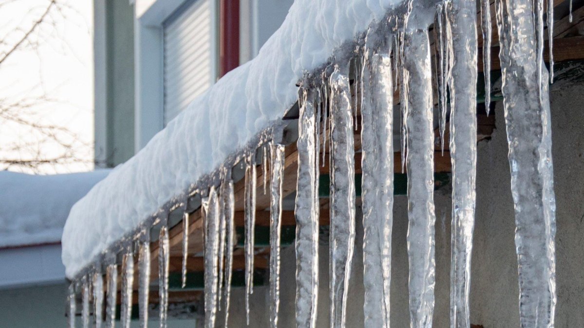 Сосульки на крыше