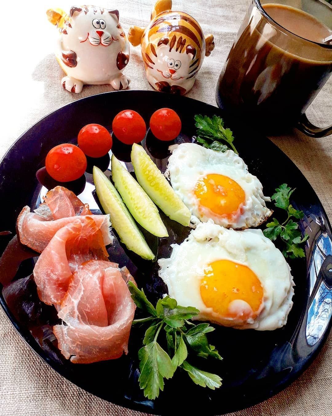 Обожает яйца. Красивый завтрак. Завтрак для любимого. Красивый завтрак для любимого. Вкусный и красивый завтрак.