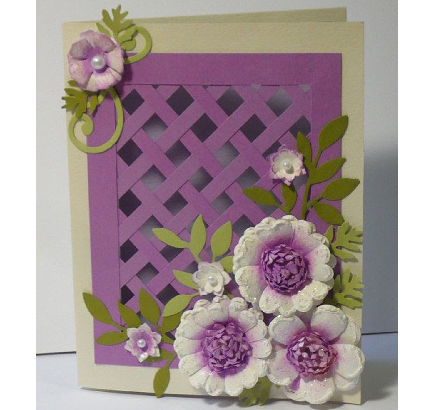 Технологий изготовления открыток. Панно с цветами из бумаги. Объемные цветы из бумаги. Открытка с цветами из картона. Объемное панно с цветами.