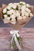 Букет белых кустовых роз