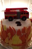 Торт в виде пожарной машины