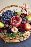 Корзина с фруктами и цветами в подарок