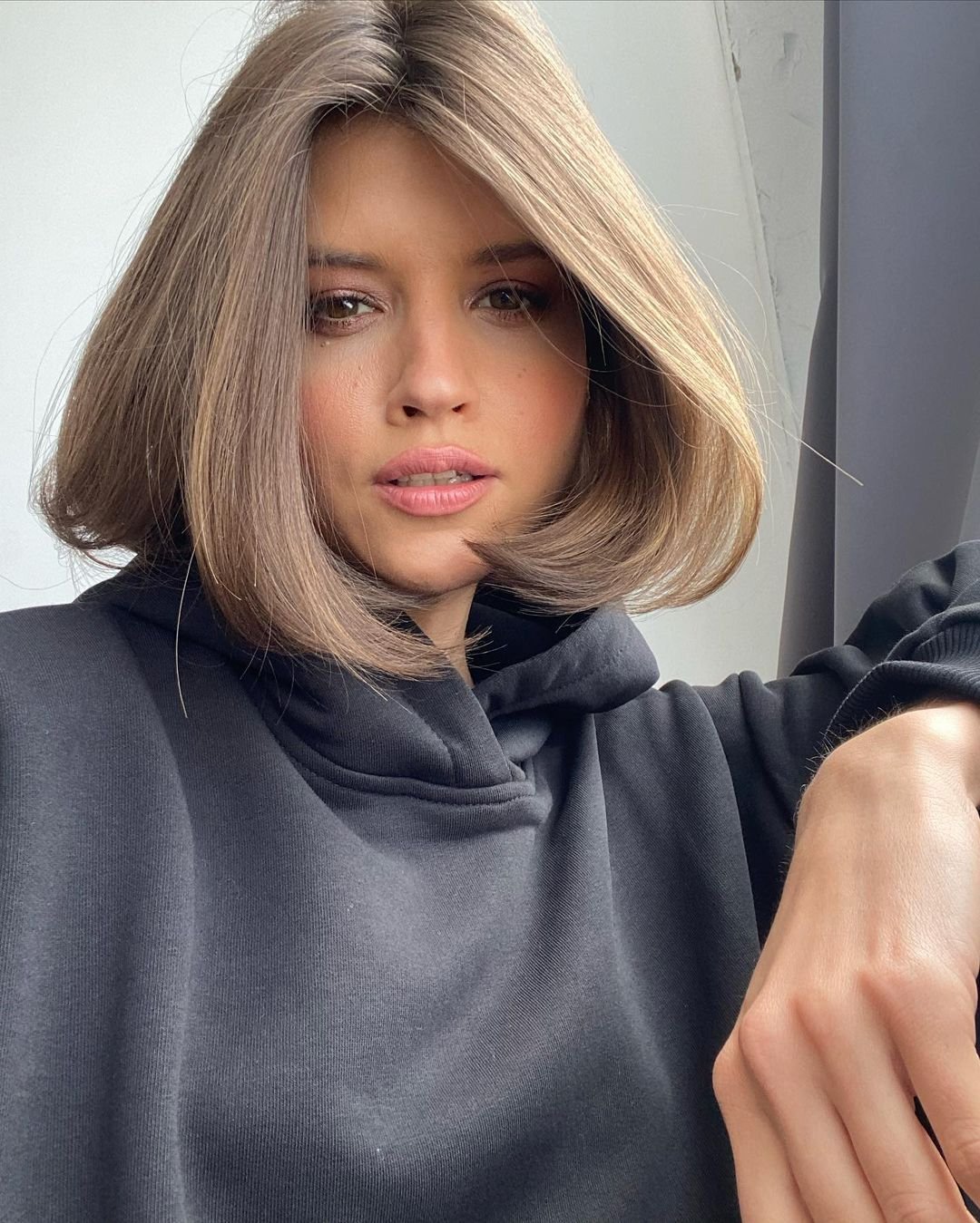 Сазан Хендрикс каре с чёлкой