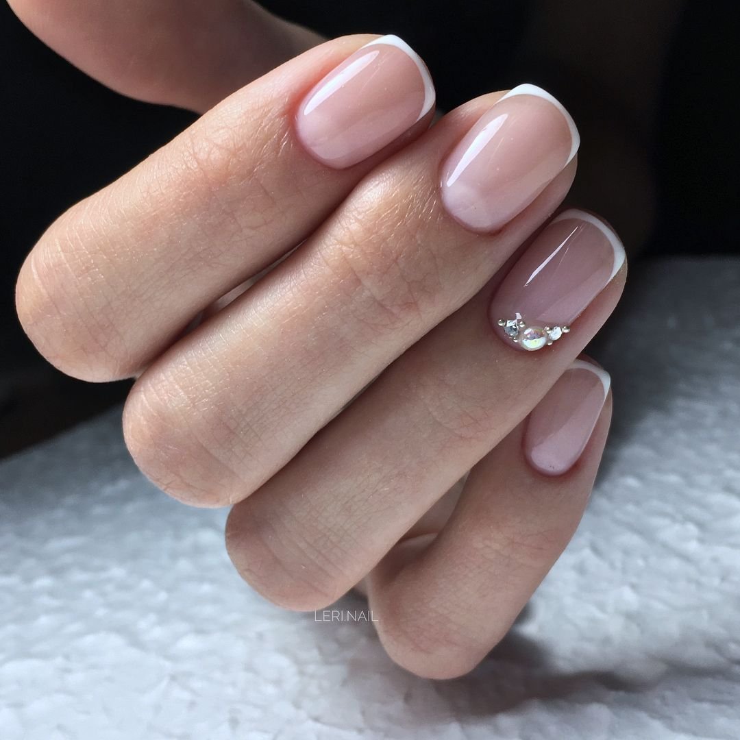 Маникюр на короткие ногти классический