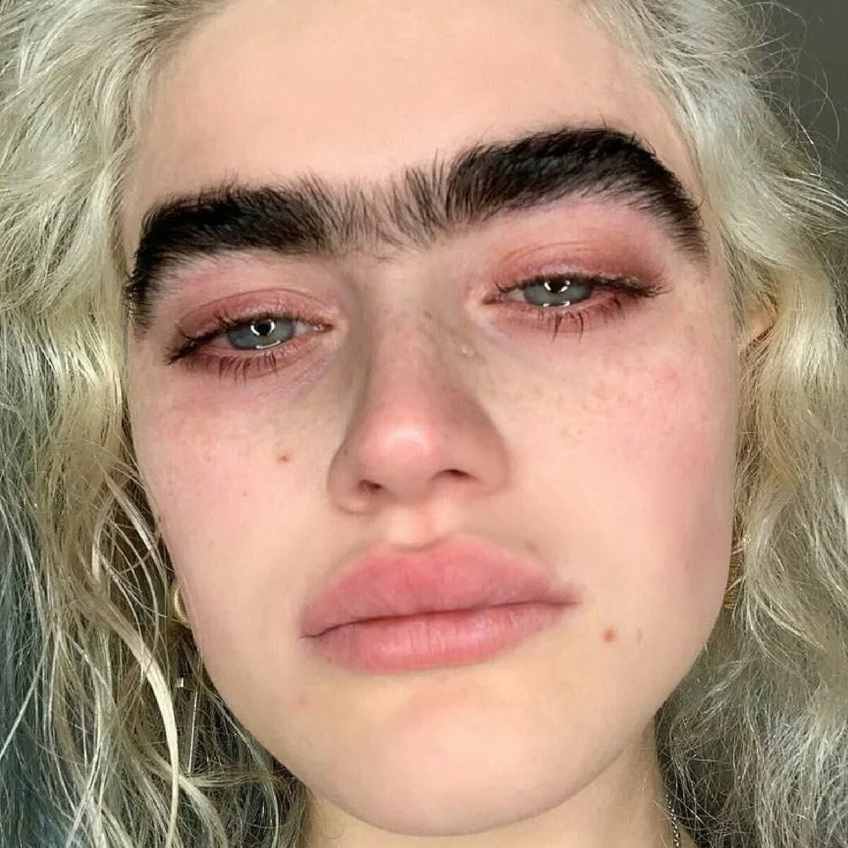 Разметка бровей ниткой