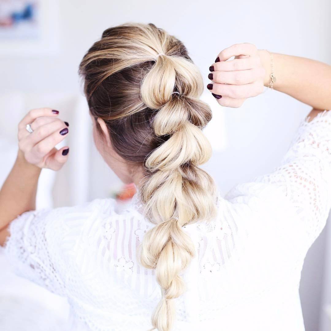 Легкая прическа с косичками