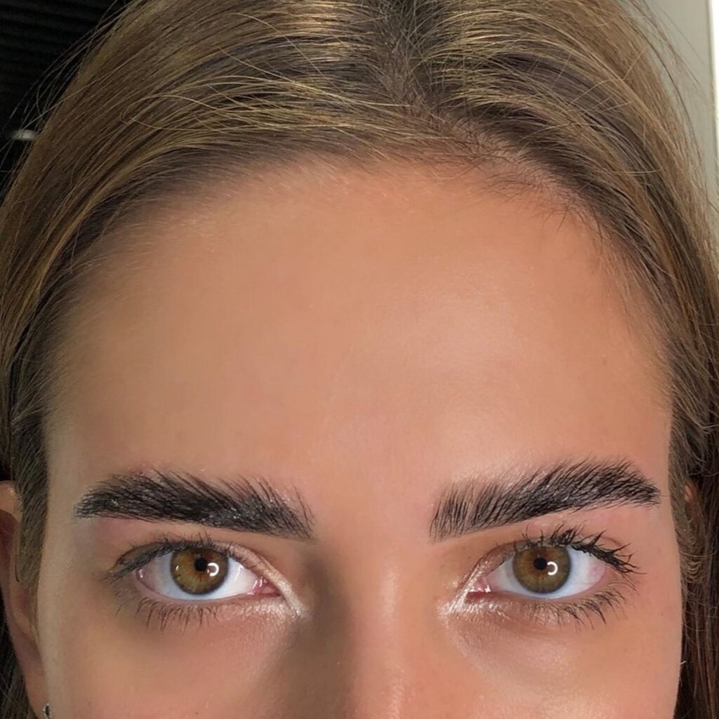 Форма бровей для крупного носа