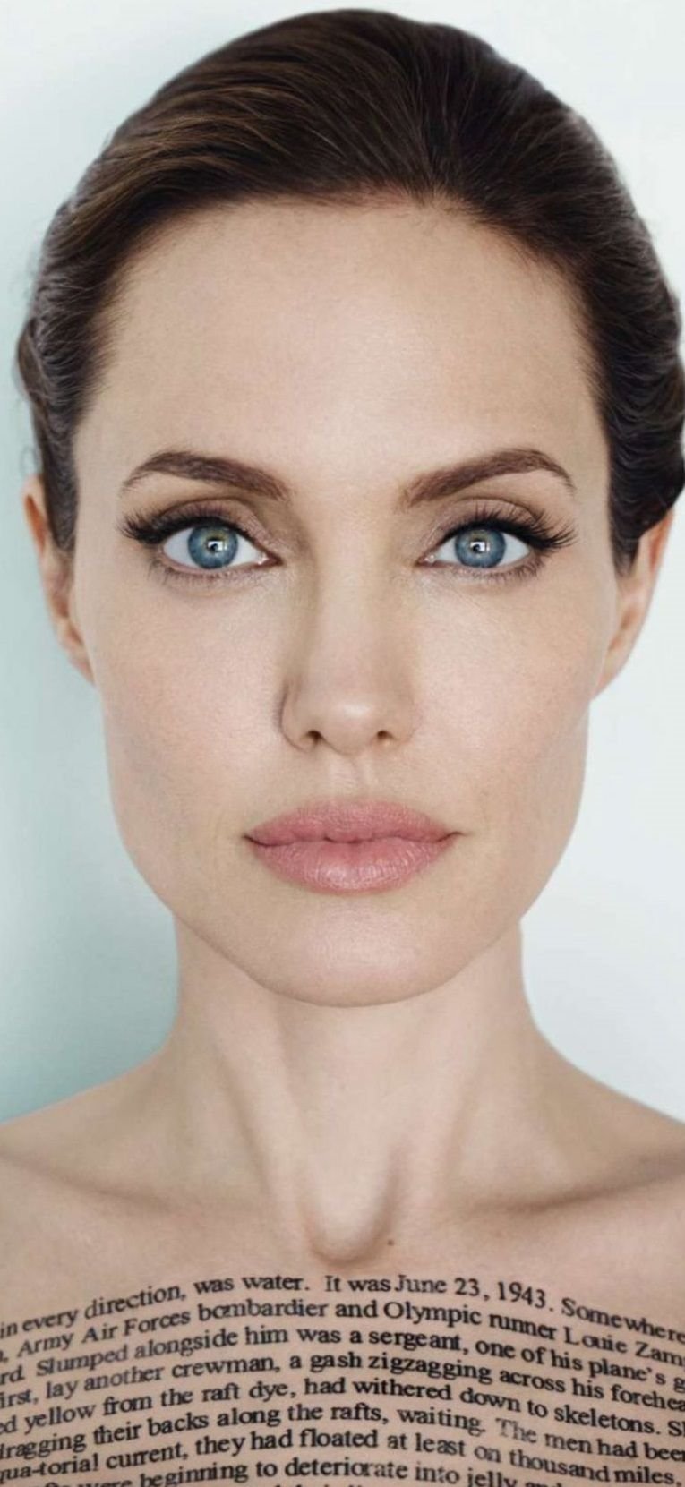 Анджелина Джоли анфас