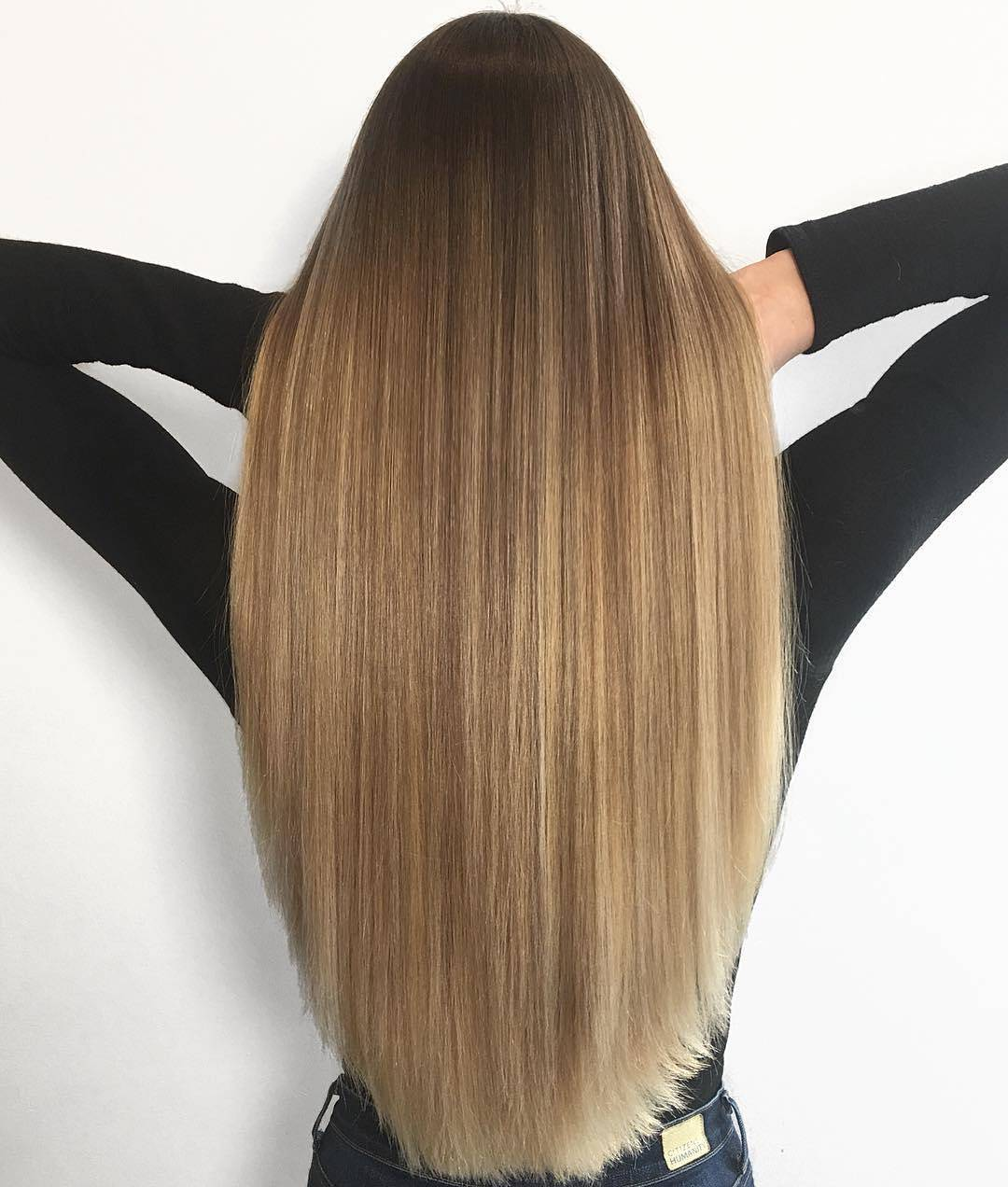 Блондинка с каре