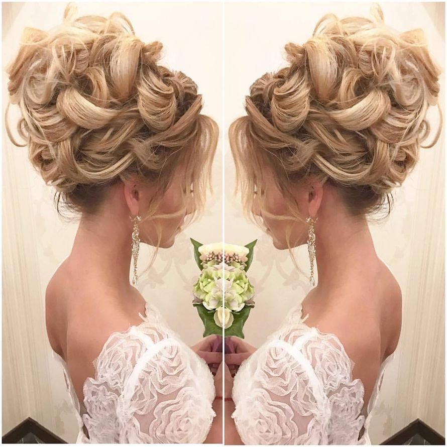 Прическа на свадьбу для мамы невесты на средние волосы