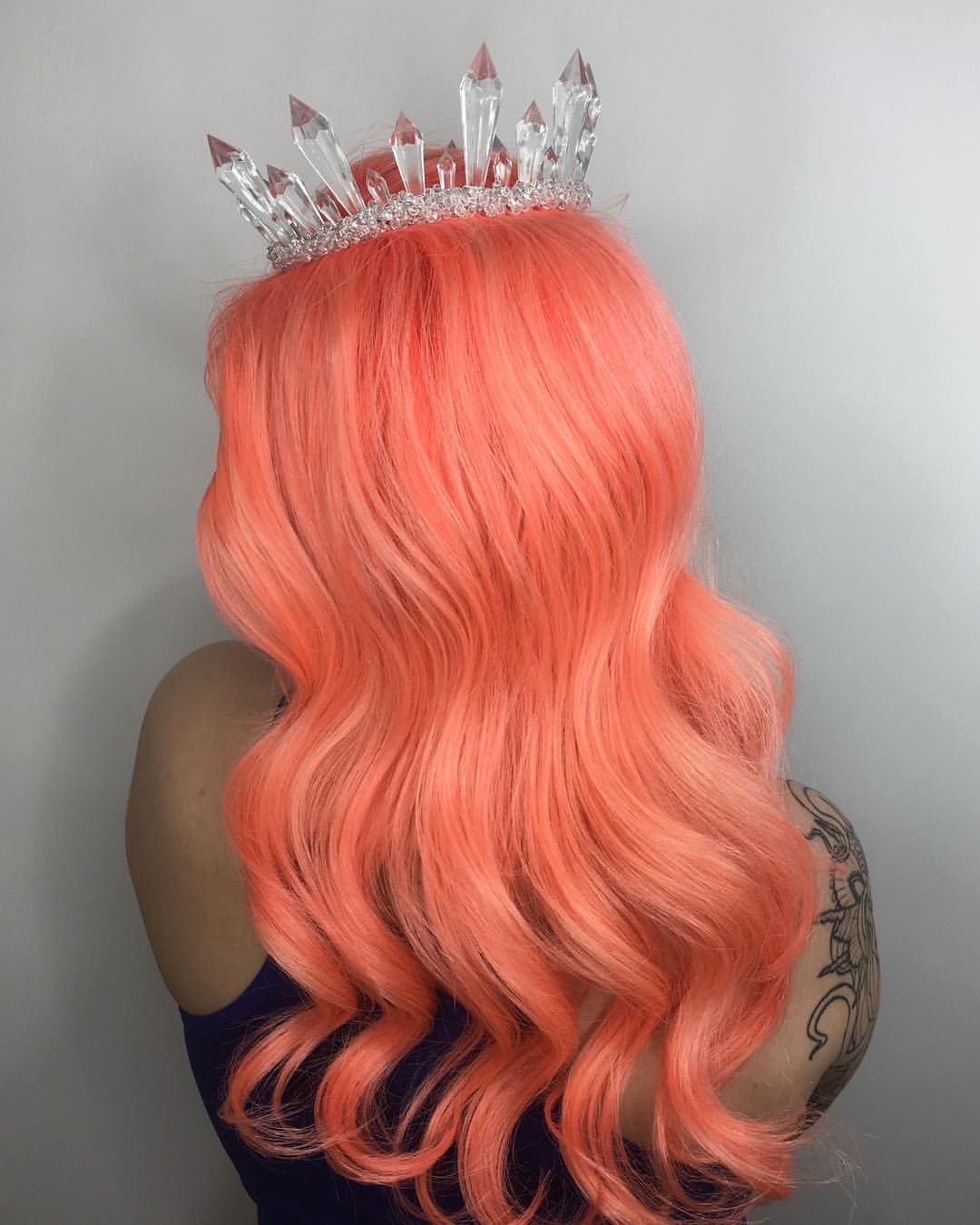 Коралловый цвет волос