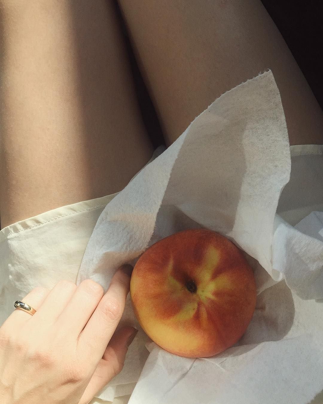 Бритые персики