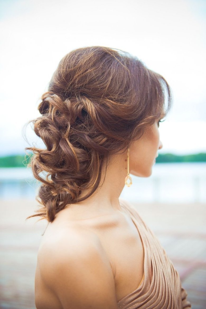 Прическа заколотые волосы