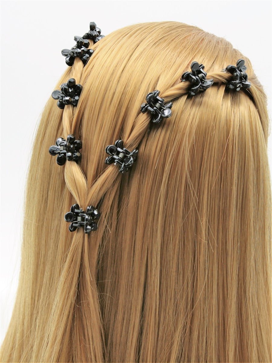 Прически с маленькими крабиками