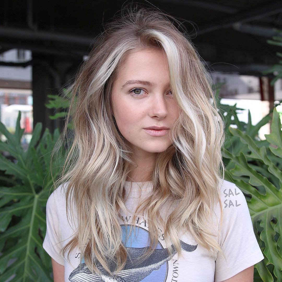 Передние прядки светлые