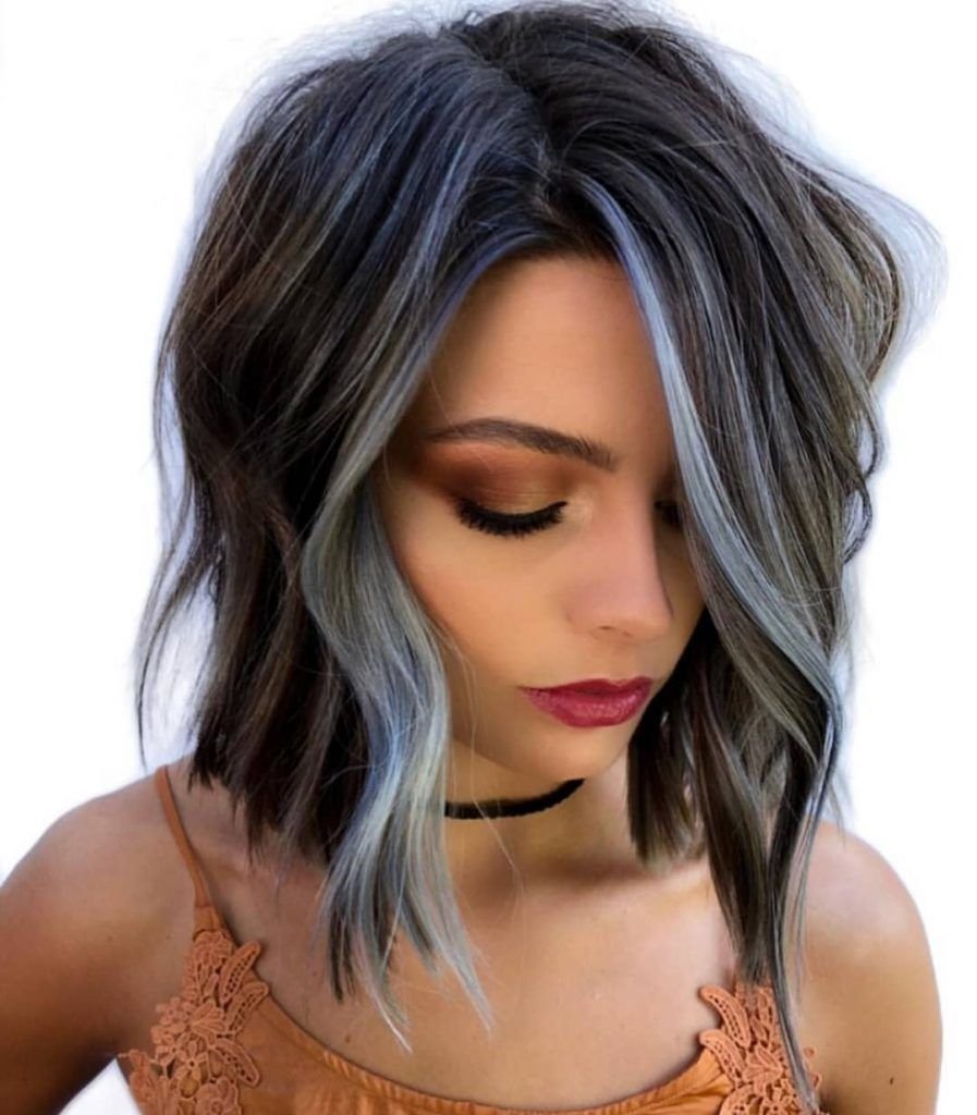 Волосы с белыми прядями