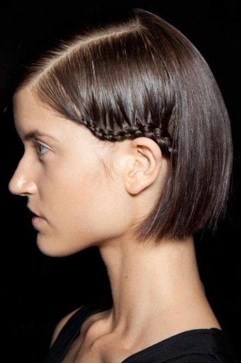 Очень короткое каре на ножке