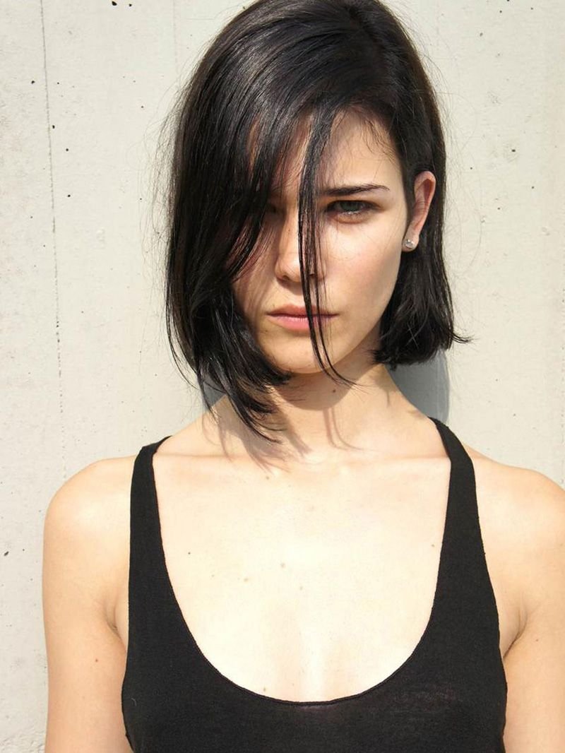 Девушка с каре