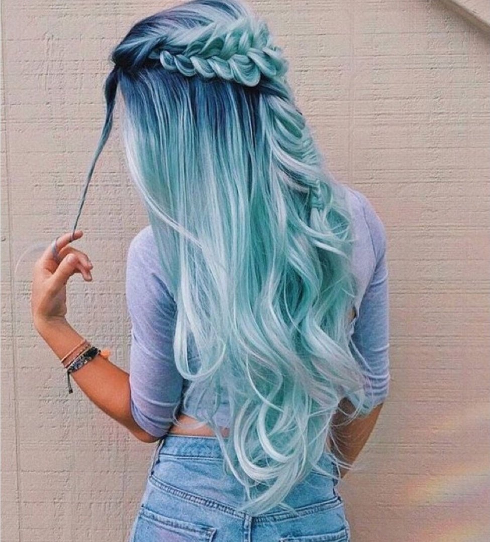 Голубые волосы