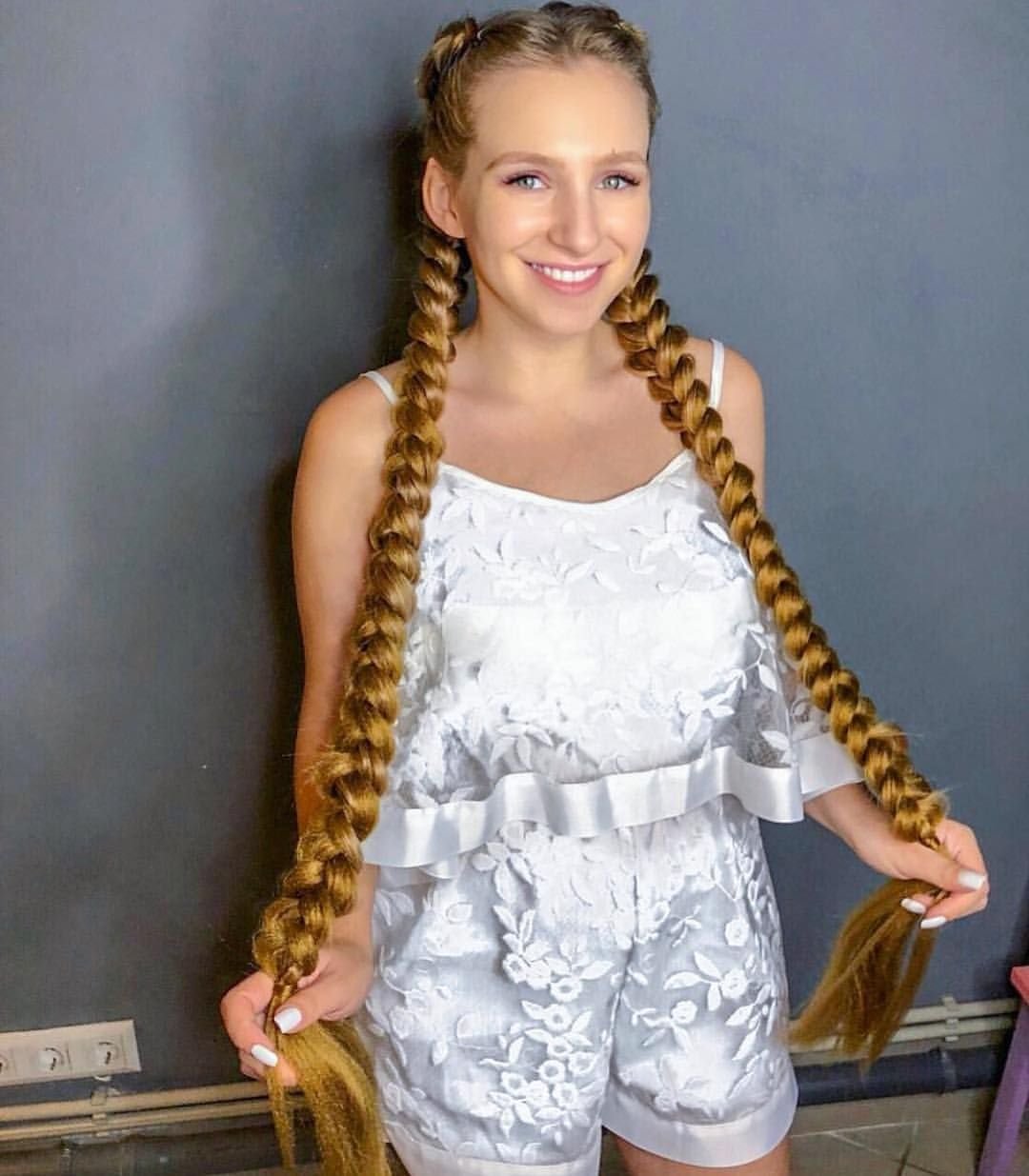 Обрезать длинные волосы