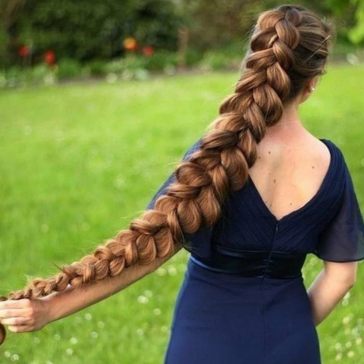 Отстригла длинные волосы