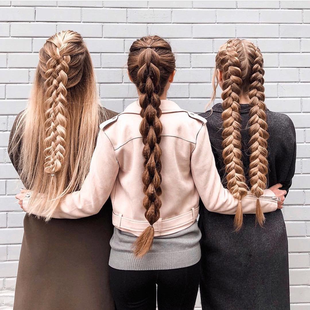 Девушка с длинной косой