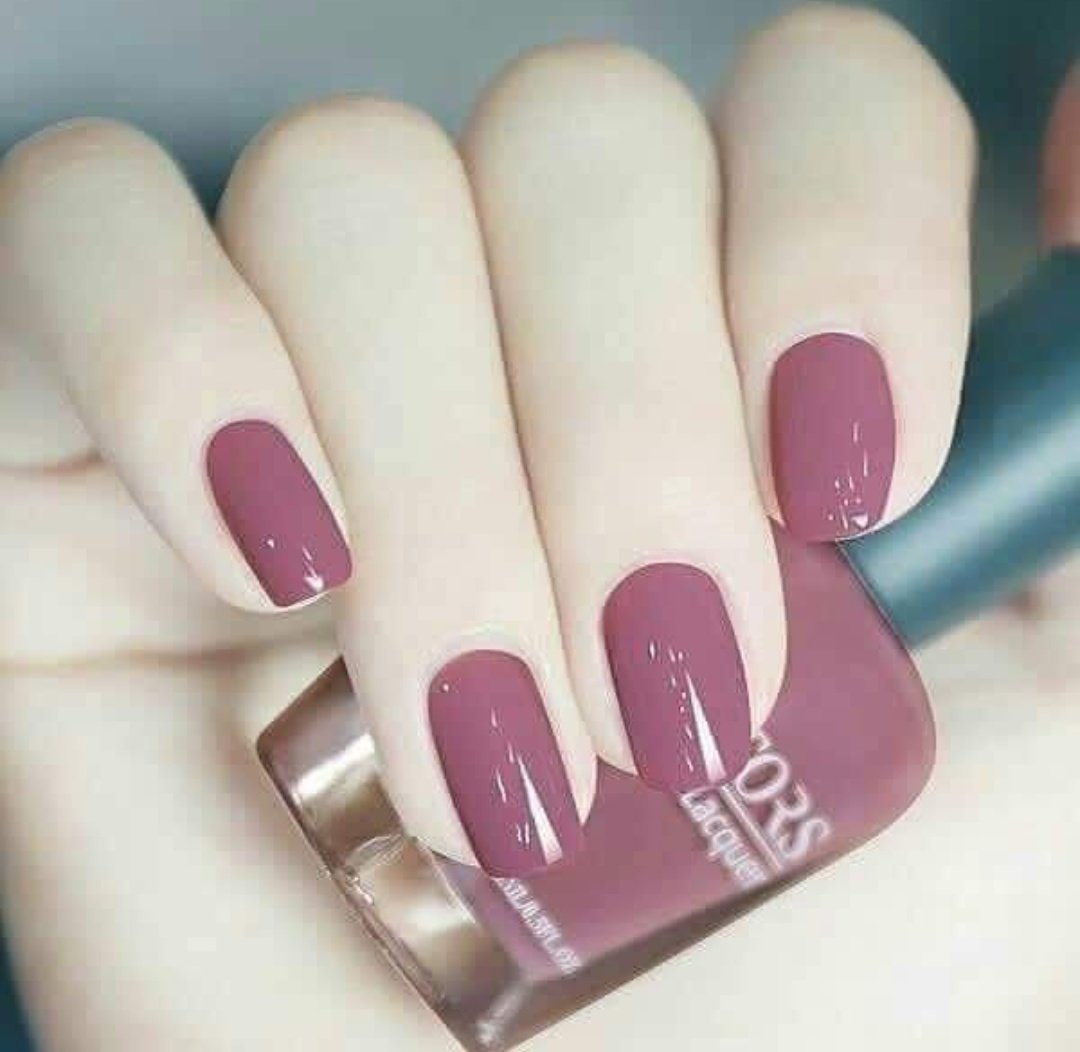 Маникюр ягодного цвета