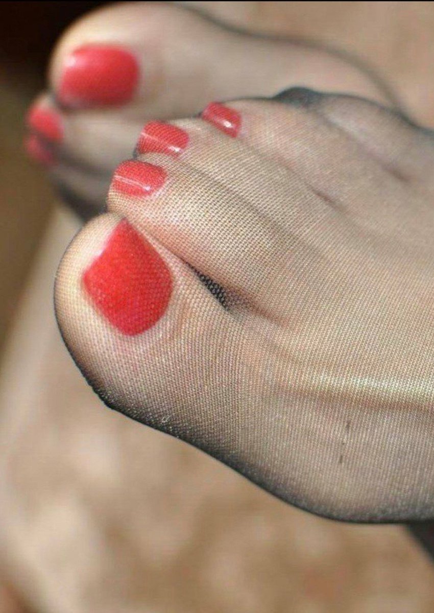 Педикюр в колготках