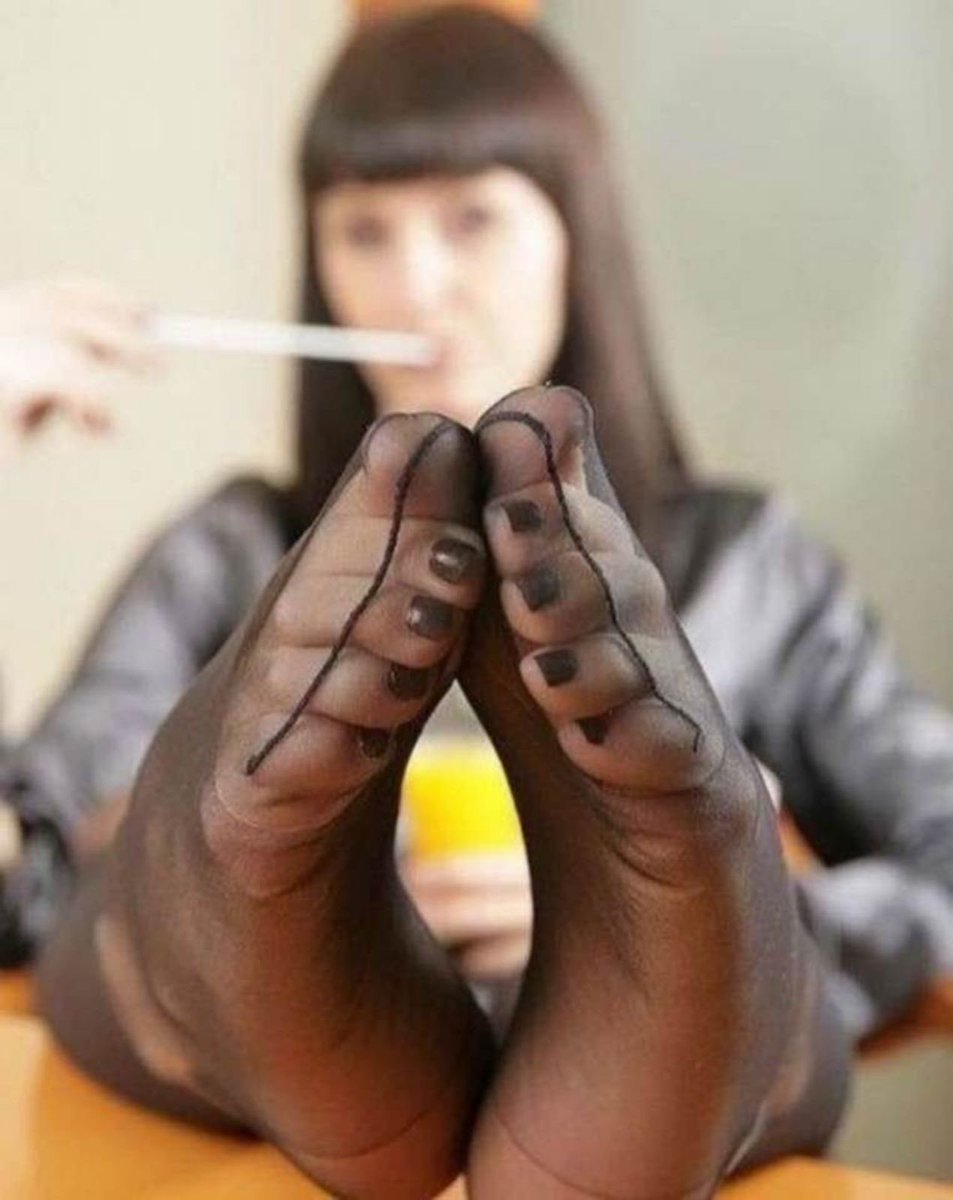 Педикюр в колготках