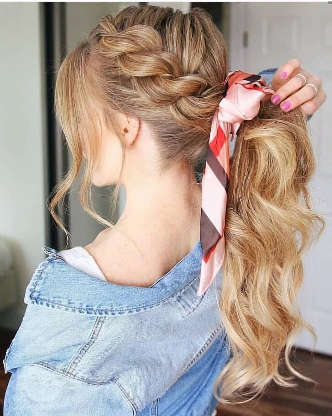 Прическа небрежный хвост