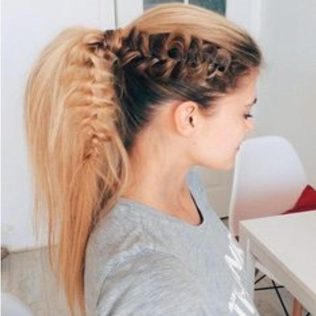 Прическа косы и хвост