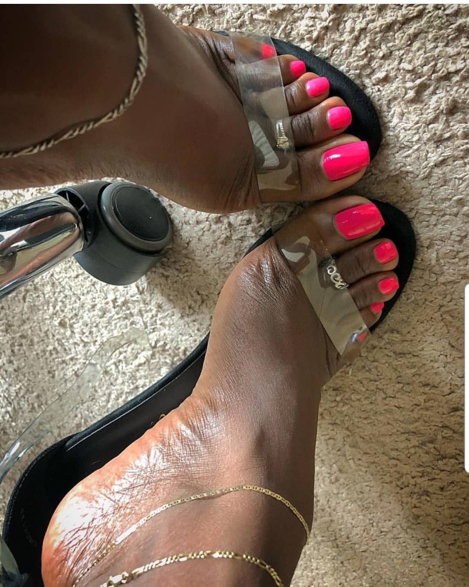 Длинный педикюр