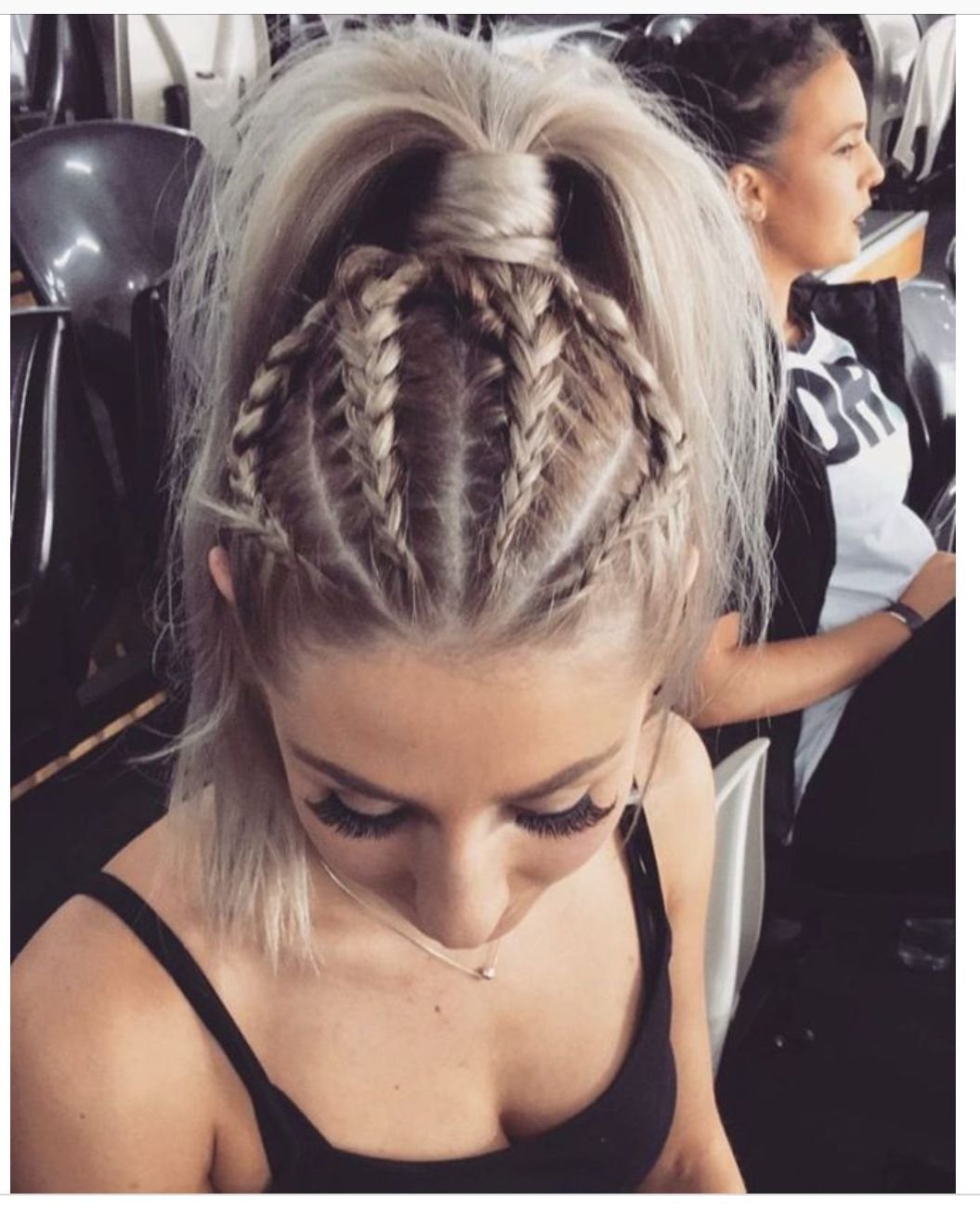 Прически на свадьбу косы хвост