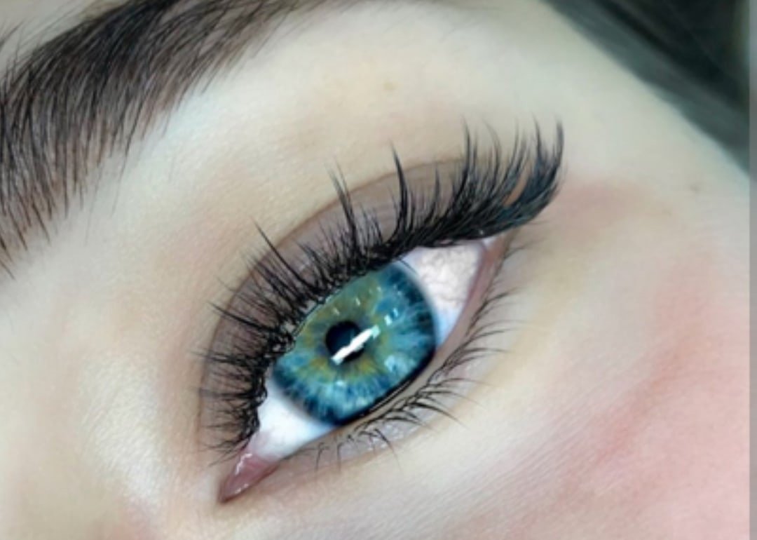 Нарощенные ресницы 2022