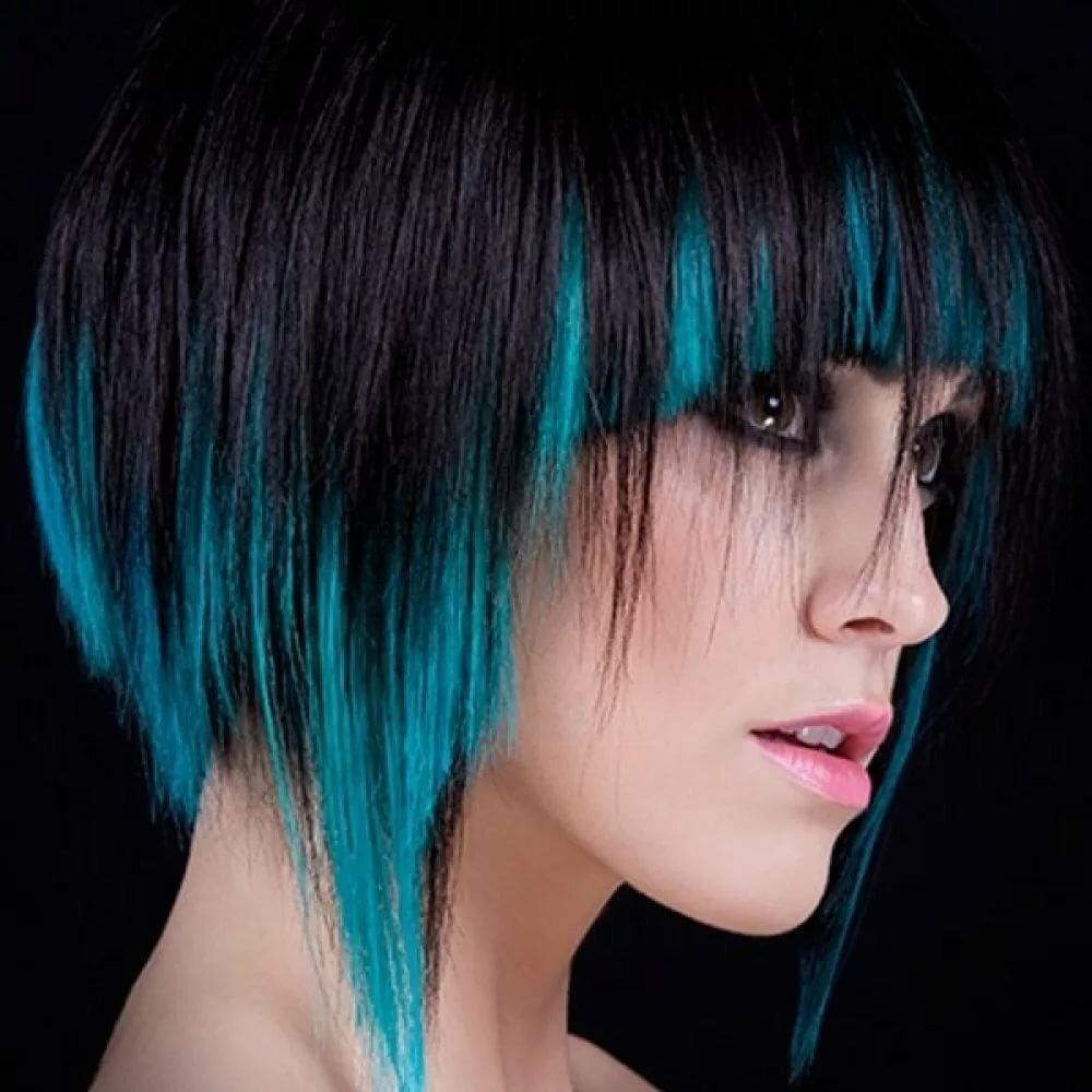 Причёска Боб на средние окрашивание синий