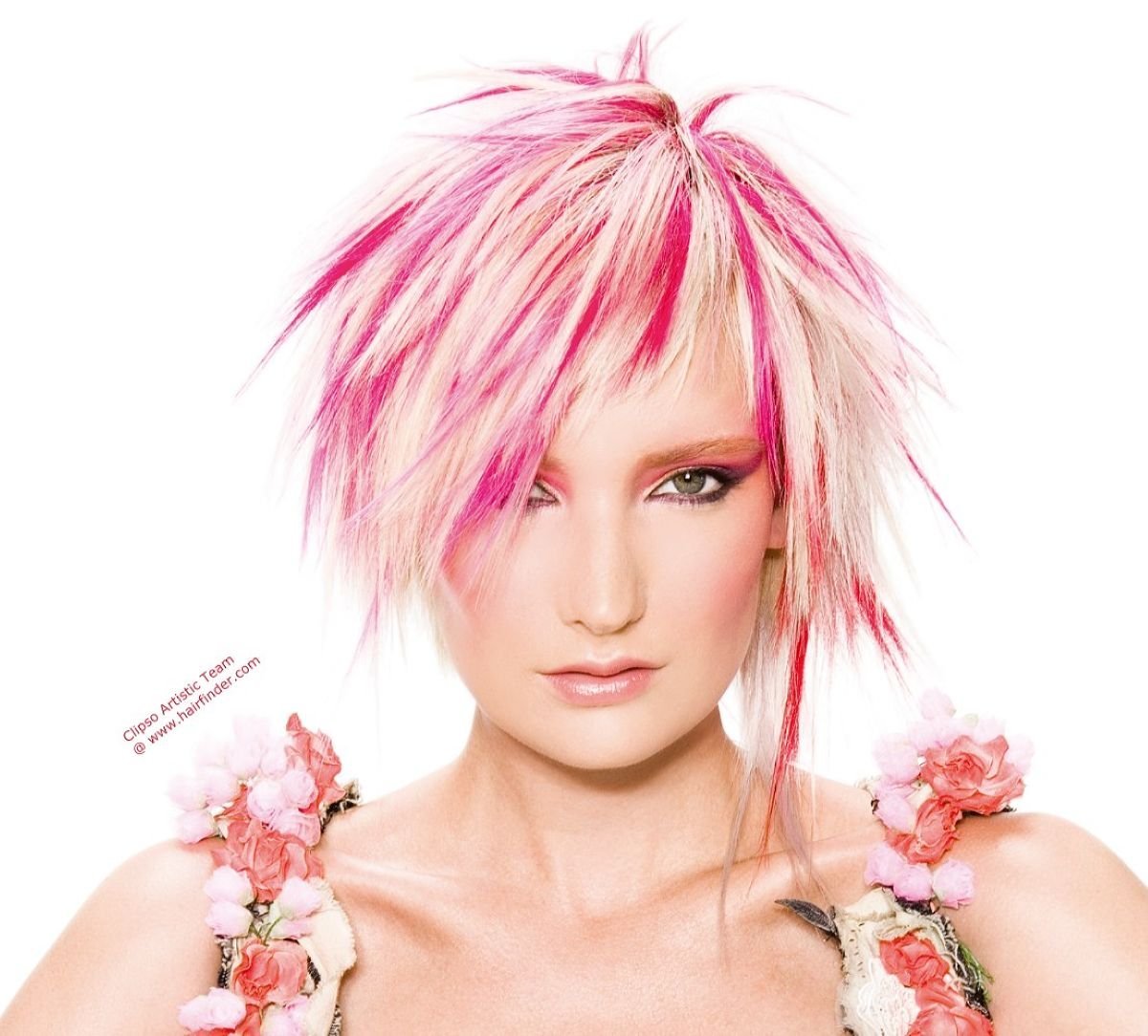 Мелирование красным цветом на темные волосы