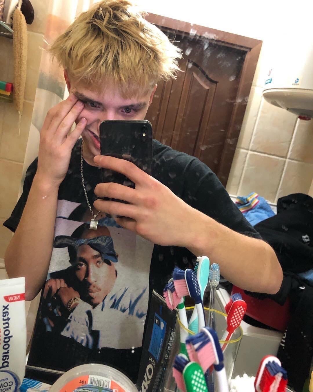 Зеленые волосы мужские прически