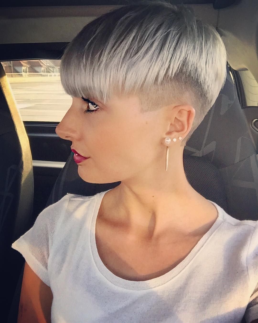 Короткая стрижка женская с выбритым низом