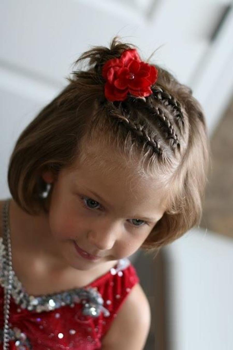 Причёски для девочек на короткие волосы в садик