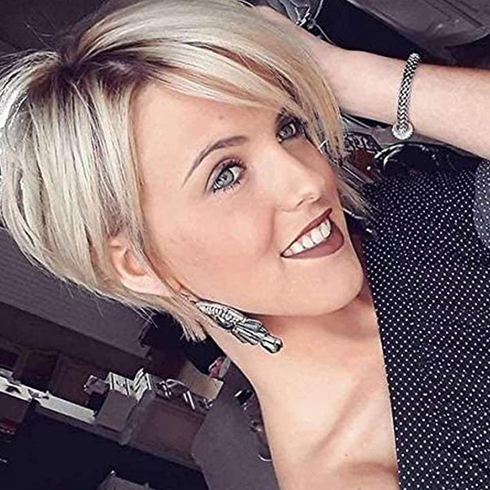 Модная стрижка Пикси Боб на средние волосы