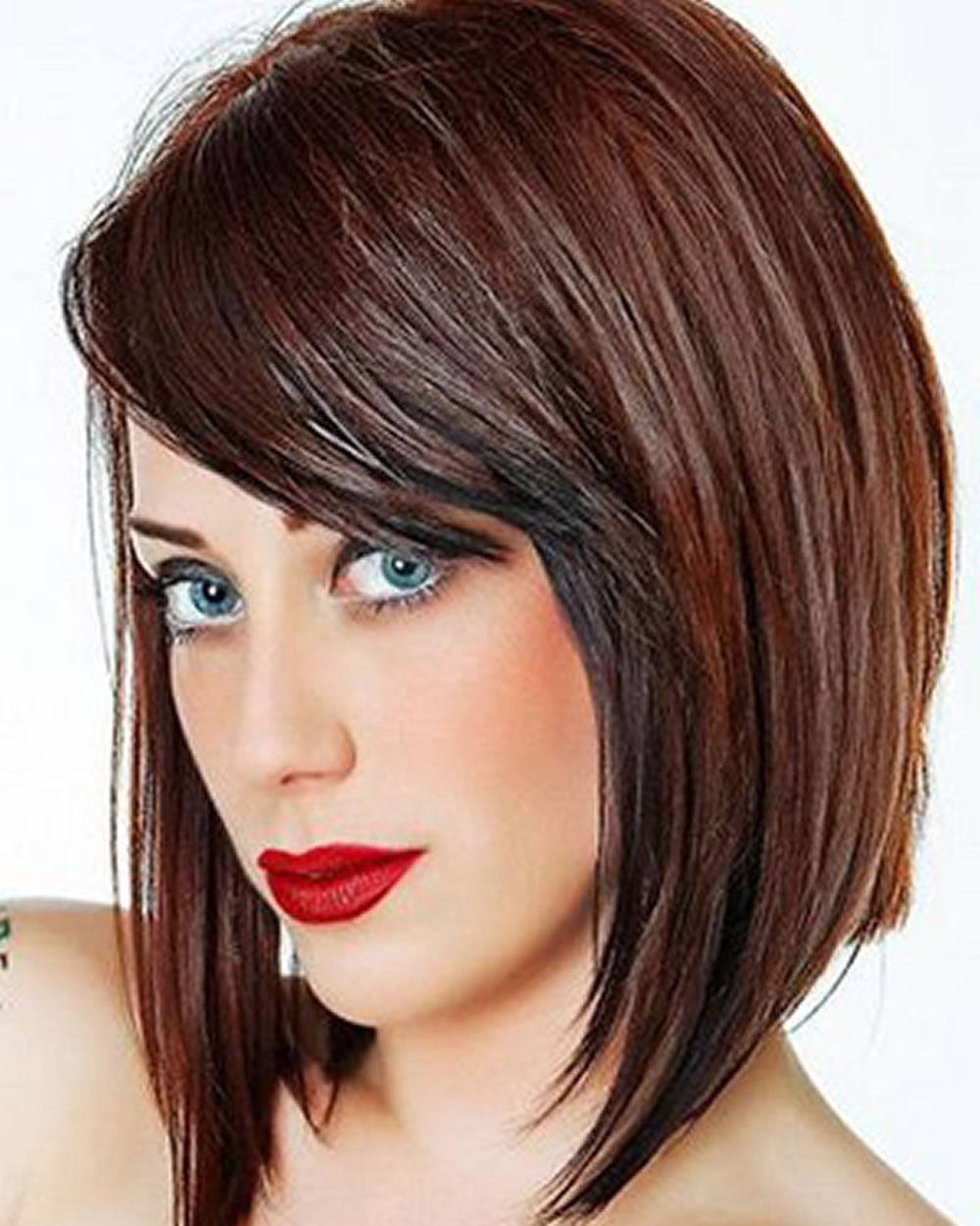 Удлиненное каре с косой челкой