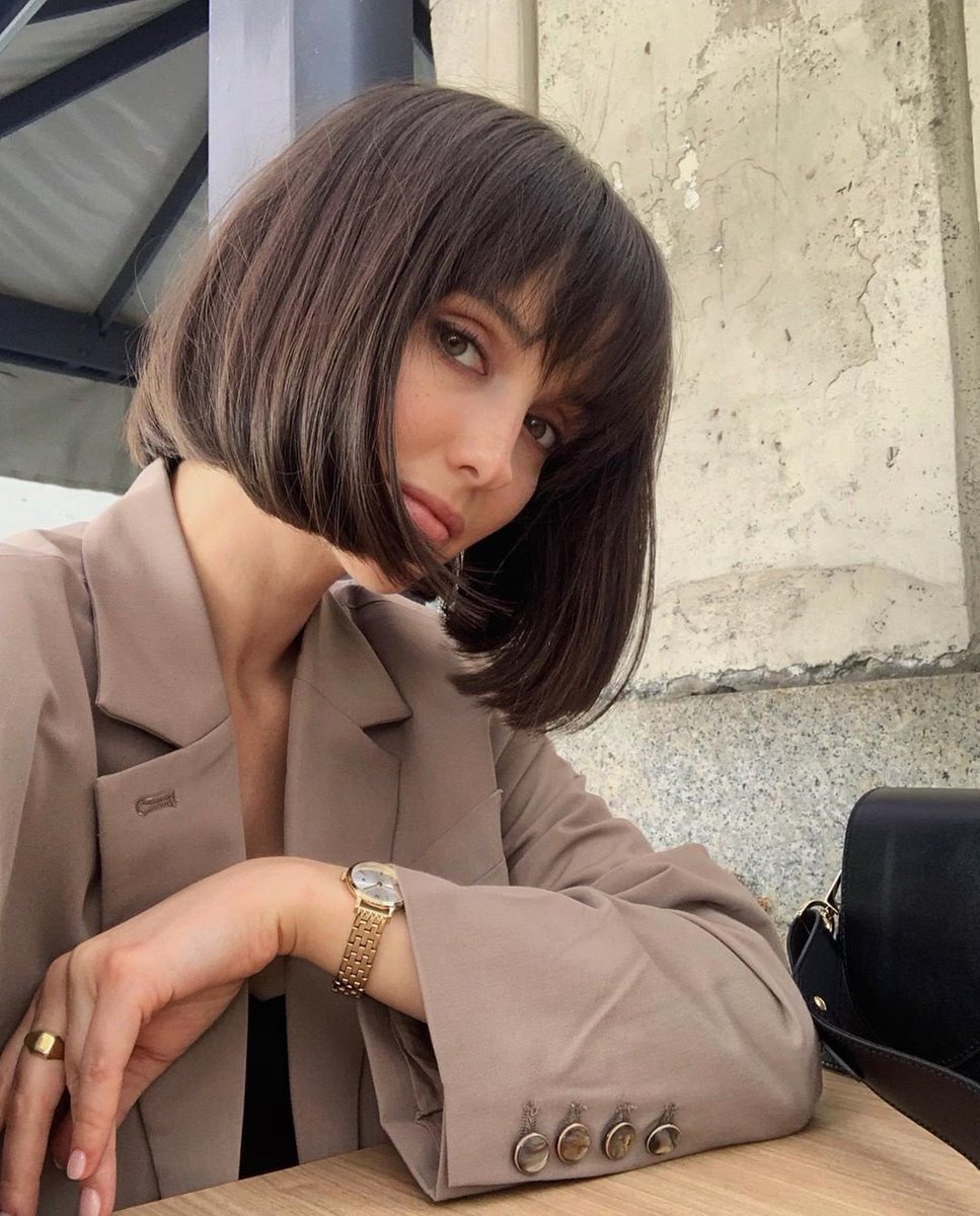 Темный Боб каре с челкой