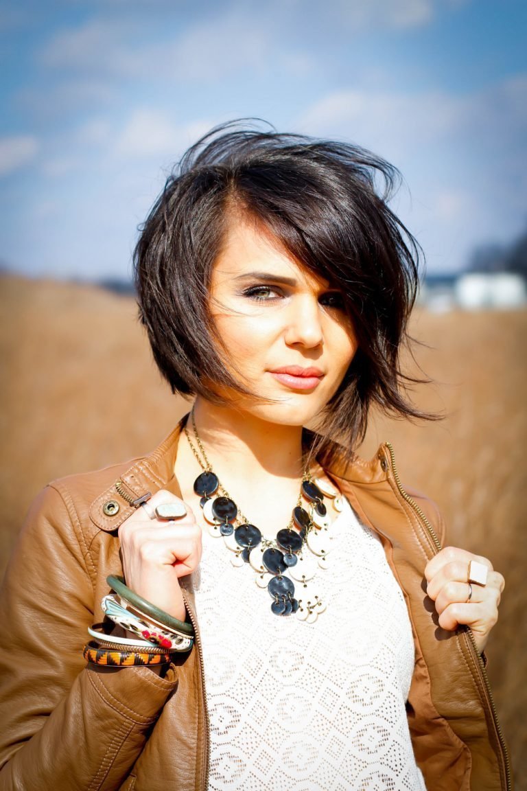 Градуированное Боб каре с рваной челкой