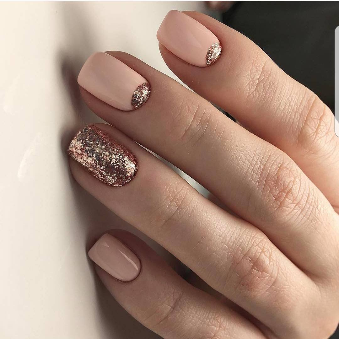 Нюдовый маникюр на короткие ногти 2022