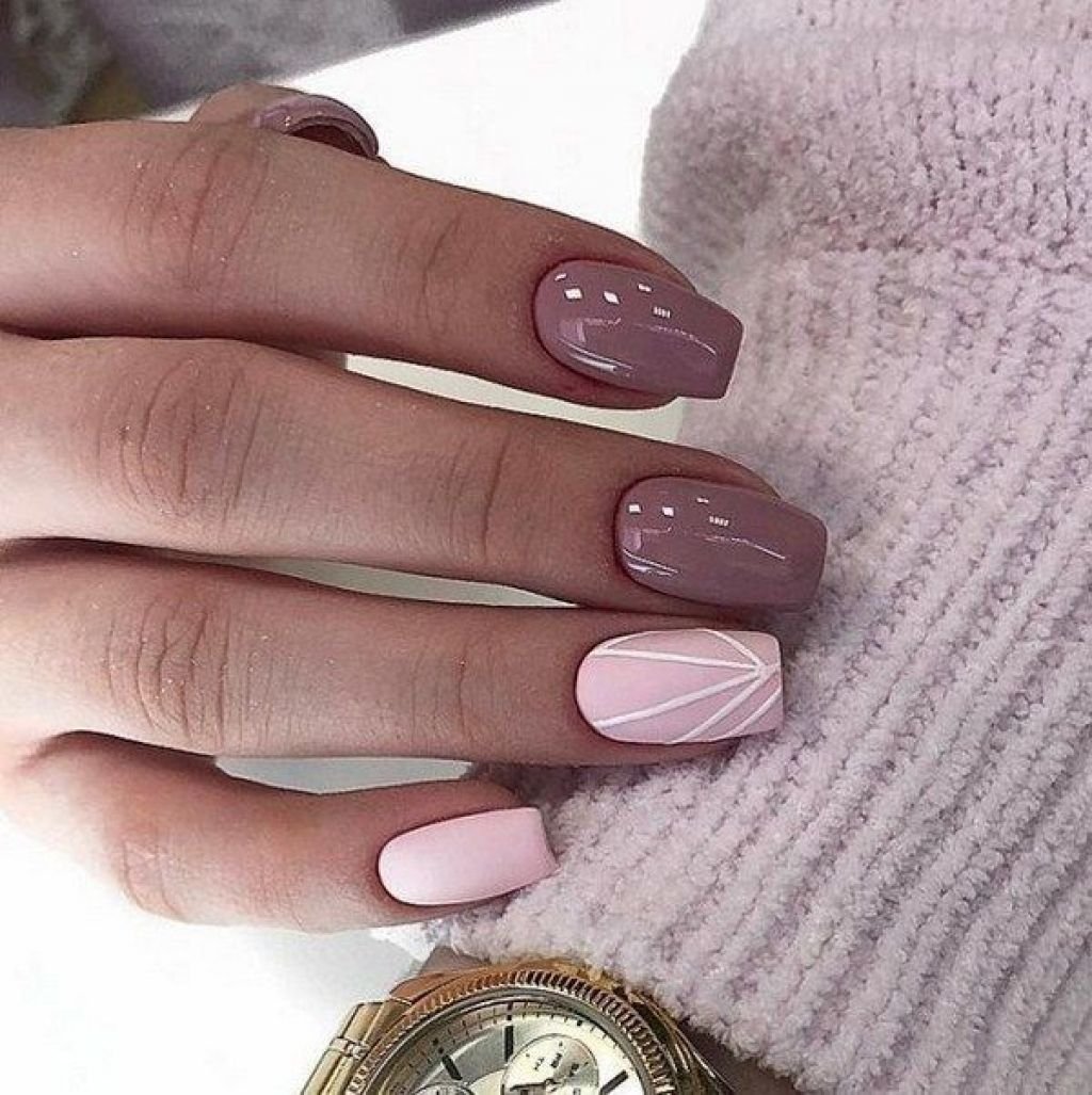 Розовый нюдовый маникюр