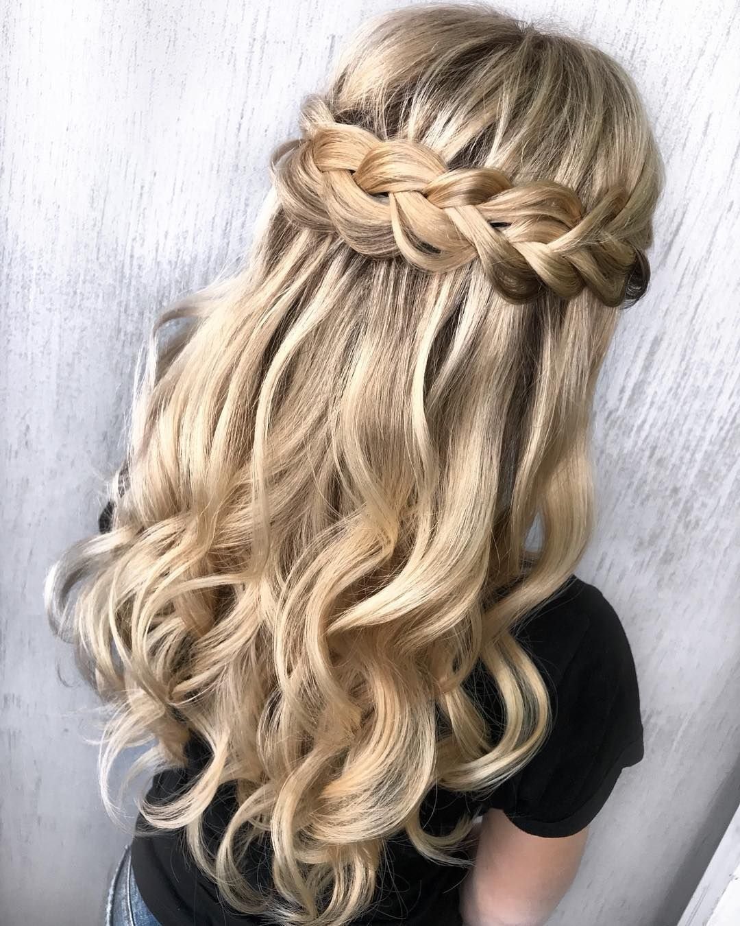 Прически с косами и локонами