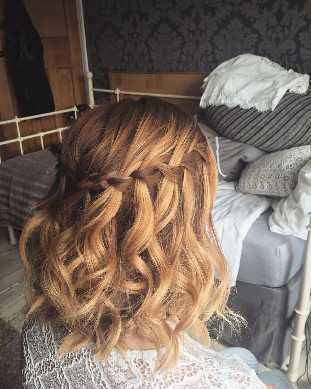 Косичка водопад на короткие волосы