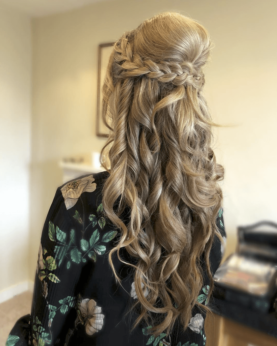 Прически с косами и локонами